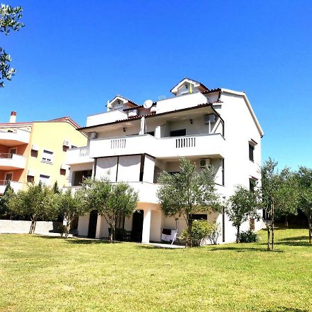 Apartments Ana Medulin Exterior photo